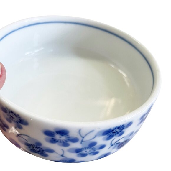 Vintage Japan Blue and White Hand Painted Porcelain Round Lidded Trinket Box - Picture 4 of 7